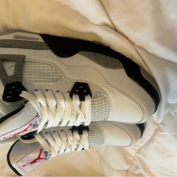 Air Jordan 4s - Picture 2 of 3